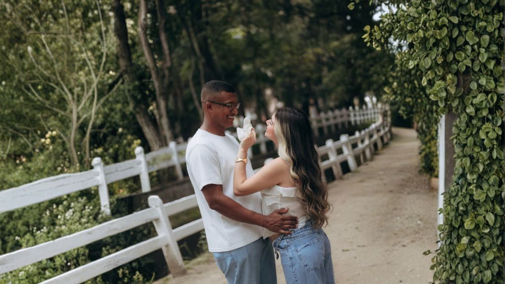 Casal ao entardecer na serra — 20doze Fotografia