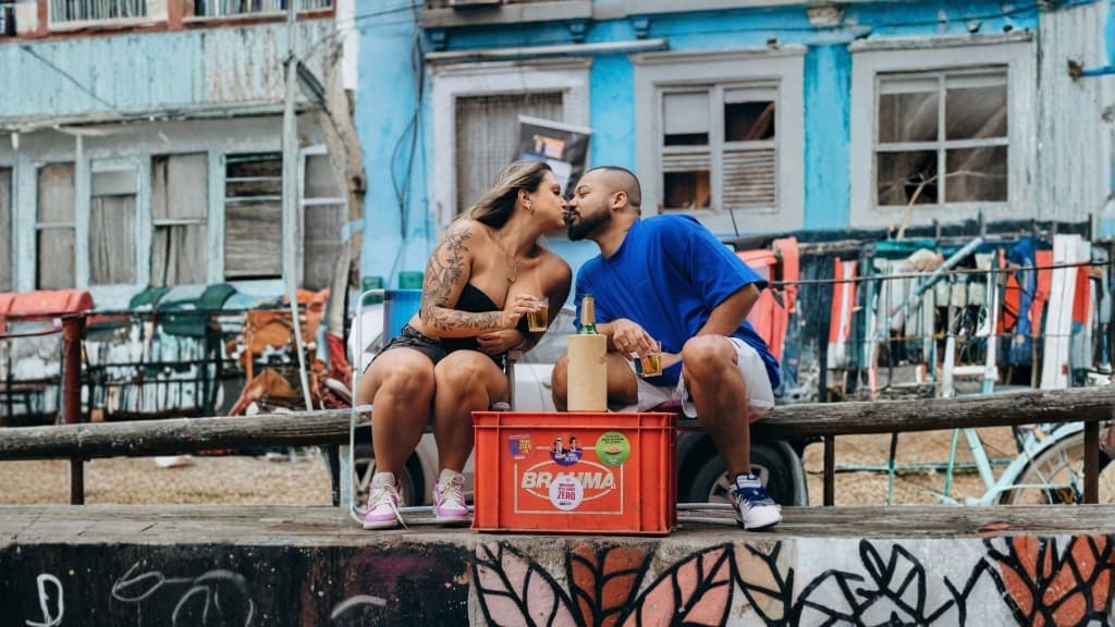 Sessão urbana autoral na calçada — 20doze Fotografia